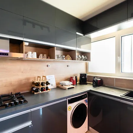 Lazy's Haven - Modern 2br In The Center Apartment *