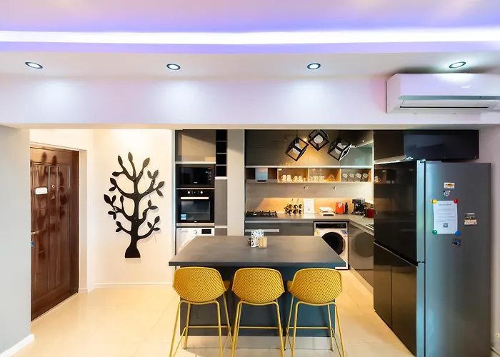 Lazy's Haven - Modern 2br In The Center *