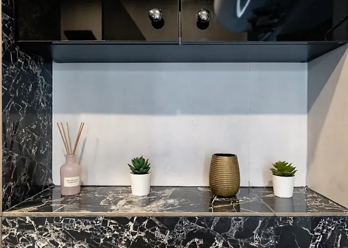 Lazy's Haven - Modern 2br In The Center *