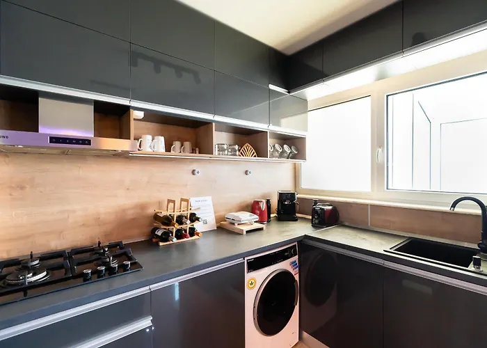 Lazy's Haven - Modern 2br In The Center Apartament *