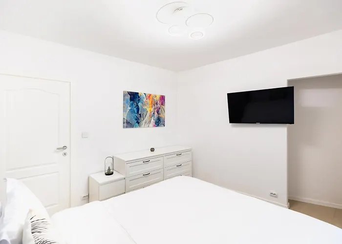 Lazy's Haven - Modern 2br In The Center Apartament *