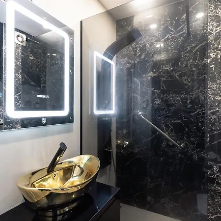 Lazy's Haven - Modern 2br In The Center * Bucharest