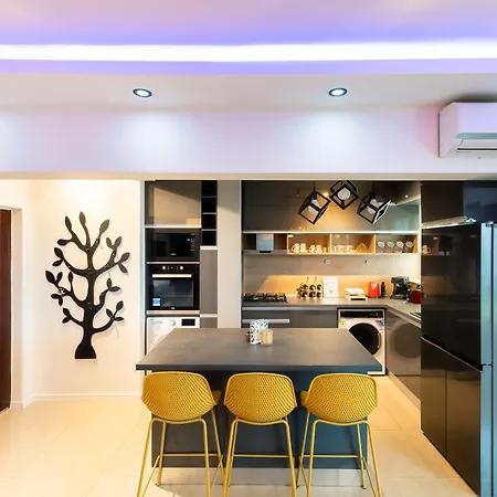 Lazy's Haven - Modern 2br In The Center *