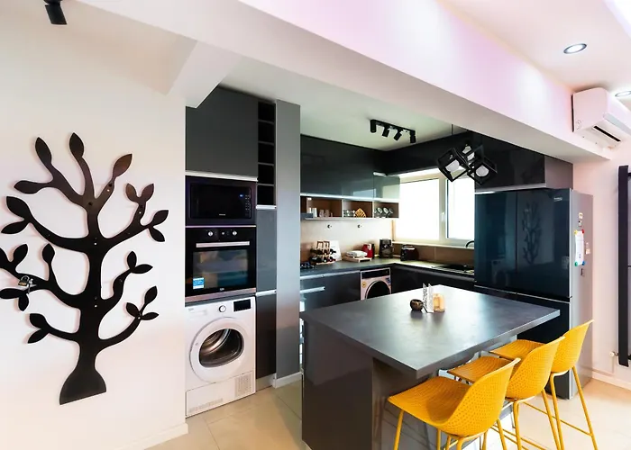 Апартаменти Lazy's Haven - Modern 2br In The Center Бухарест