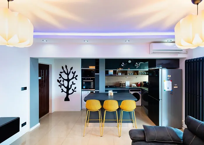 Lazy's Haven - Modern 2br In The Center Апартаменти